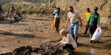 Temuan Ekspedisi Sungai Jadi Alarm, Wali Kota Kediri Turun Langsung Bersihkan Sungai Kedak