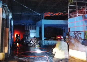 Gudang di Kota Kediri Dilalap Api, Petugas Jinakkan Si Jago Merah Selama Dua Jam