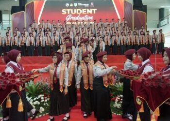 Angkatan Pertama, 73,21 Persen Lulusan SMA Dharma Wanita 1 Pare Diterima di PTN