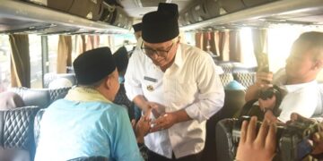 Gus Qowim Sambut Kepulangan Jemaah Haji Kota Kediri, Doakan Menjadi Haji Mabrur