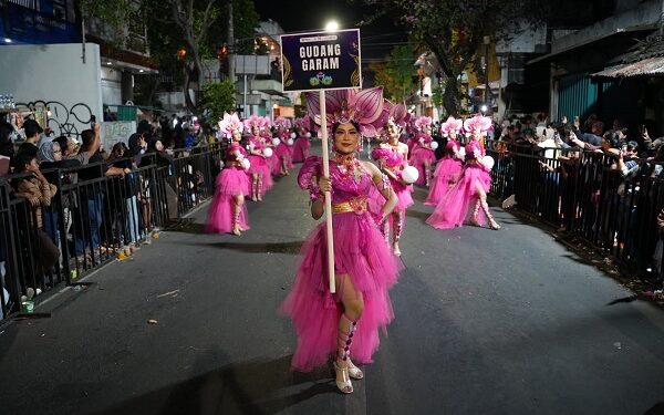 Gudang Garam Hadirkan Pesona “Kerajaan Bunga Anggrek”, Simbol Kejayaan Kaḍiri di Dhoho Night Carnival 2026