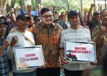 Dukung Program Ketahanan Pangan, Mas Dhito Bantu Benih Jagung dan Traktor Petani Ngadiluwih