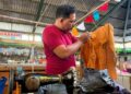Penjahit Pasar Pahing Kebanjiran Pesanan Jelang Tahun Ajaran Baru