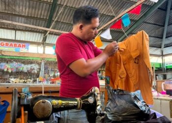Penjahit Pasar Pahing Kebanjiran Pesanan Jelang Tahun Ajaran Baru
