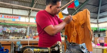 Penjahit Pasar Pahing Kebanjiran Pesanan Jelang Tahun Ajaran Baru