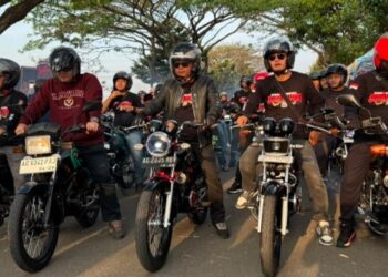 Bikers RX King Jelajahi Kota Kediri, Riding Bersama Kenalkan Wisata hingga Tebar Benih Ikan