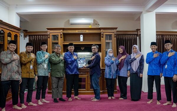 Disarpus Kota Kediri Beri Pendampingan Perpustakaan Ponpes Wali Barokah