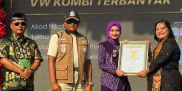 Nikah Massal 53 Pasangan di Dalam VW Kombi Pecahkan Rekor MURI