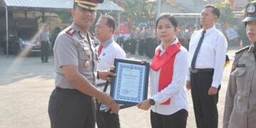 Polres Kediri Beri Penghargaan Personel dan Masyarakat Berprestasi