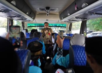 Mas Dhito Berangkatkan Jamaah Haji Kabupaten Kediri dari Kawasan Simpang Lima Gumul