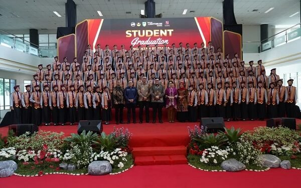 Passing Grade Terbaik se-Kediri, Mas Dhito Antarkan Siswa Boarding School Masuk Perguruan Tinggi