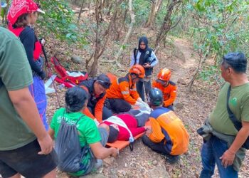 Pendaki Asal Campurejo Alami Cedera Kaki di Bukit Klotok, Dievakuasi Tim BPBD Kota Kediri
