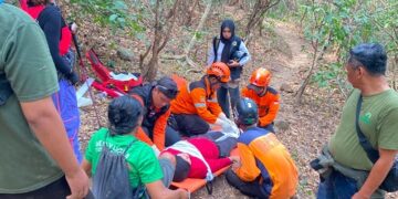Pendaki Asal Campurejo Alami Cedera Kaki di Bukit Klotok, Dievakuasi Tim BPBD Kota Kediri