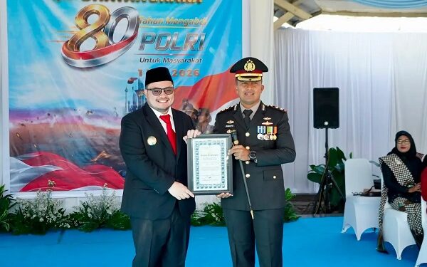 Mas Dhito Terima Penghargaan di HUT Bhayangkara ke-80