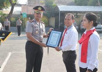 Polres Kediri Beri Penghargaan Personel dan Masyarakat Berprestasi