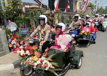 AKBP Anggi – Kapolres Kediri Kota AKBP Kresno Wisnu Riding Vespa Keliling Kota Kediri