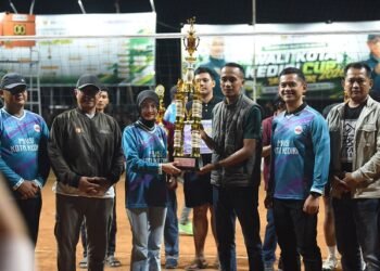 Ngampel dan Jamsaren Raih Juara Wali Kota Kediri Cup, Mbak Wali: Menang Kalah Tetap Bersaudara.