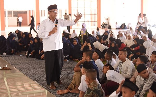 Gebyar Sholawat di Sekolah Rakyat Terintegrasi 2 Kota Kediri, Gus Qowim Ajak Siswa Jadikan Rasulullah SAW sebagai Teladan