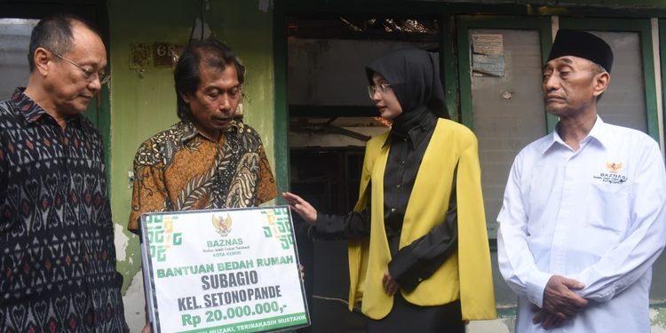 Mbak Wali Serahkan Bantuan Bedah Rumah Baznas, Wujudkan Hunian Layak bagi Warga