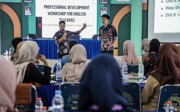 Siapkan Generasi Percaya Diri Berbahasa Inggris, Pemkot Kediri Tingkatkan Kompetensi Guru dan Tutor E-mas