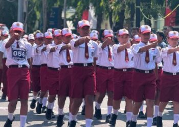 Lomba Baris Berbaris SD, Wali Kota Kediri Tekankan Disiplin dan Kekompakan